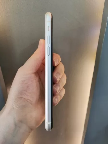 iPhone 11 128 GB Beyaz Görseli - 4