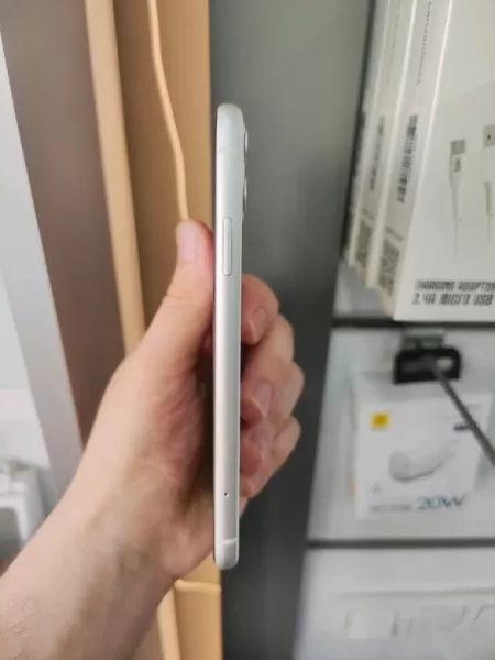 Orijinal iPhone 11 64 GB Görseli - 3