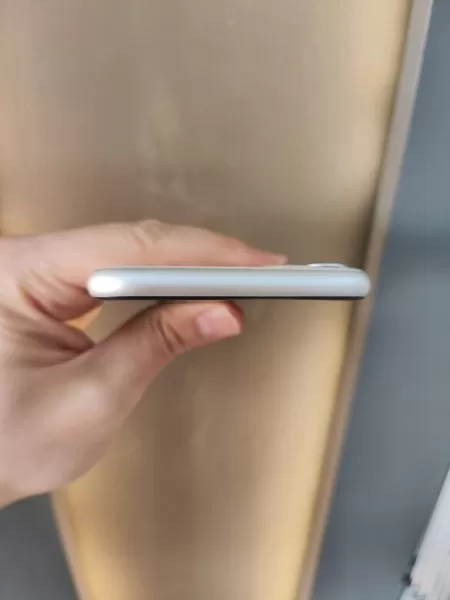 Apple iPhone 11 64 GB Görseli - 6