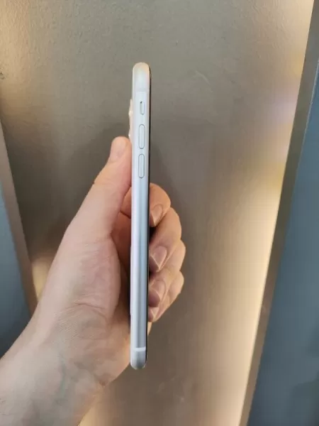 İkinci El Apple iPhone 11 64 GB Beyaz Görseli - 4
