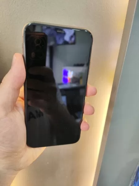 Apple iPhone 11 64 GB Görseli - 2