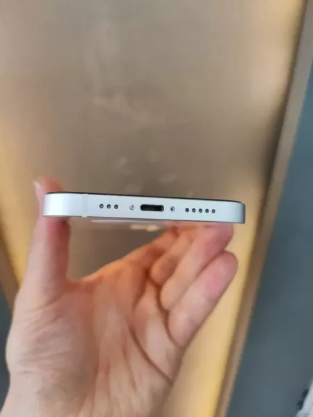 Apple iPhone 12 64 GB Görseli - 5