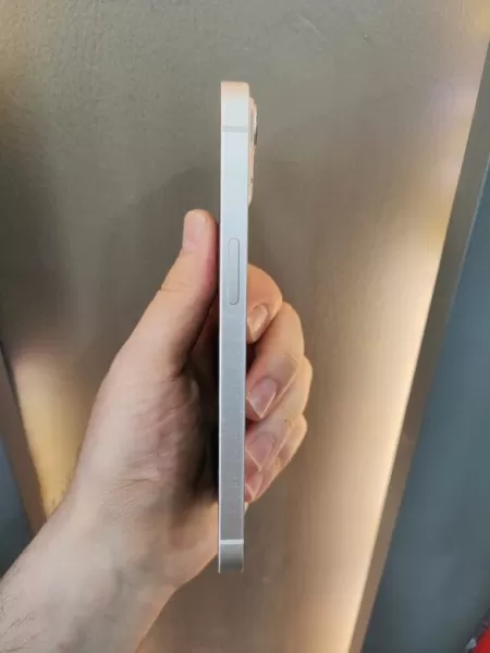 Apple iPhone 13 128 GB - Beyaz Görseli - 3