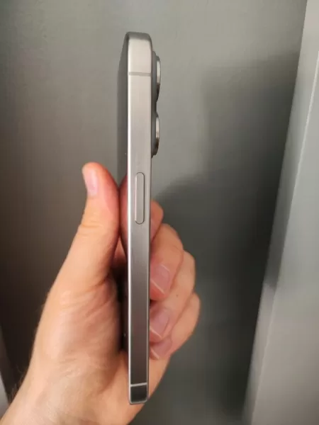 Apple iPhone 15 Pro 128 GB Natürel Titanyum - 2 Ay Garantili Görseli - 3