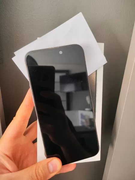 Apple iPhone 15 Pro Max 256 GB - Natürel Titanyum Görseli - 2