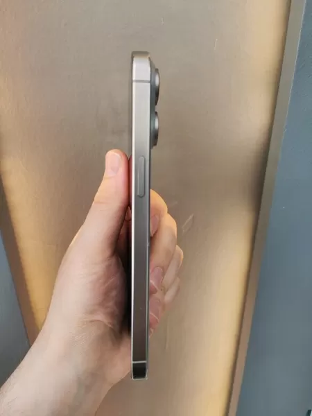 iPhone 15 Pro Max 256 GB Görseli - 3