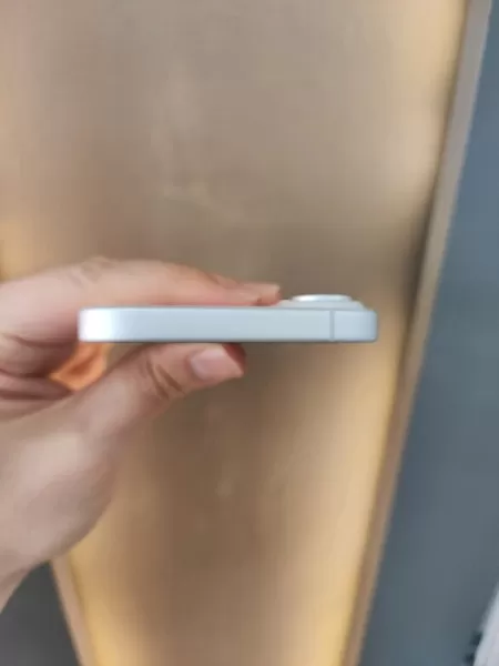İkinci El Apple iPhone 16 128 GB Beyaz Görseli - 6
