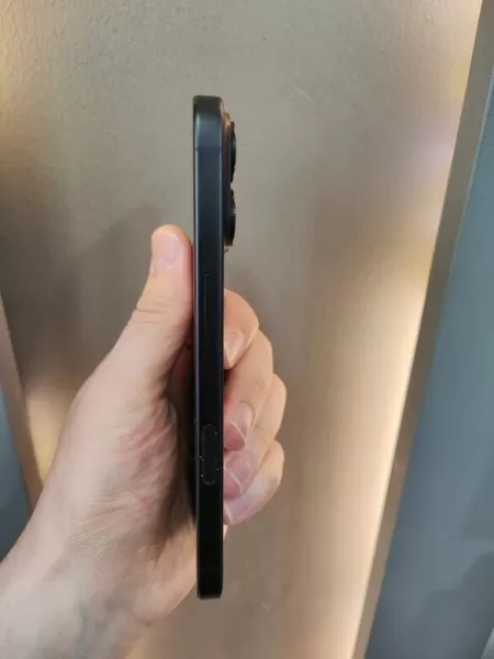 İkinci El Apple iPhone 16 128 GB Siyah Görseli - 3