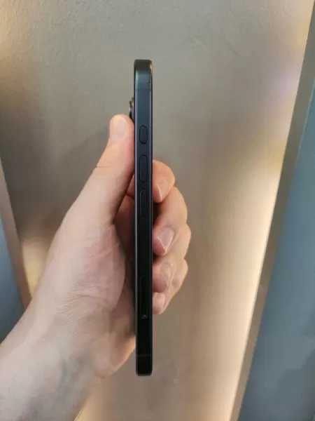 İkinci El Apple iPhone 16 128 GB Siyah Görseli - 4