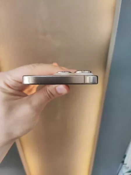 Apple iPhone 16 Pro 128 GB Çöl Titanyum Görseli - 6