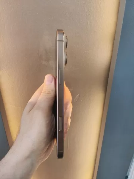 iPhone 16 Pro Max 256 GB Çöl Titanyum Görseli - 3
