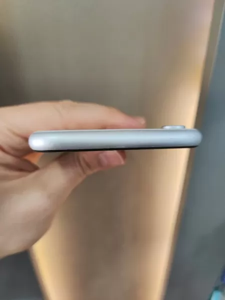 Apple iPhone XR 64 GB Görseli - 6